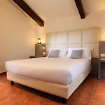 Hearth Hotel 3*