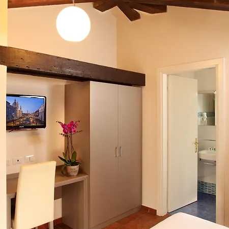 Hotel Hearth Rome