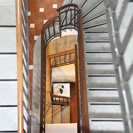 Отель Hearth 3*